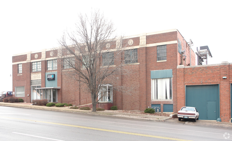 2540 W Pennway St, Kansas City, MO for rent - Building Photo - Image 2 of 14