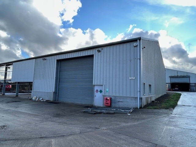 Rowdown, Upper Lambourn to rent - Building Photo - Image 2 of 3