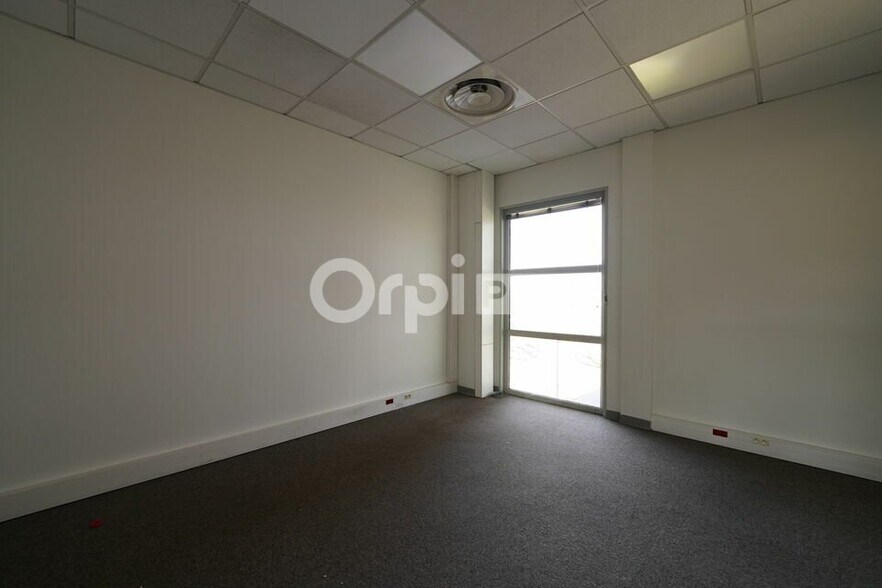 9 Avenue Des Saules, OULLINS-PIERRE-BÉNITE for sale - Building Photo - Image 2 of 12