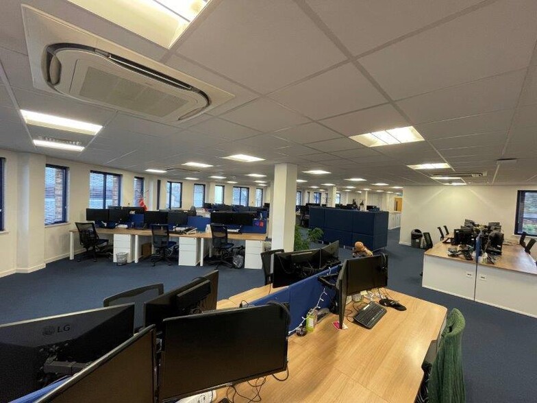 Crown St, Ipswich to rent - Building Photo - Image 2 of 6