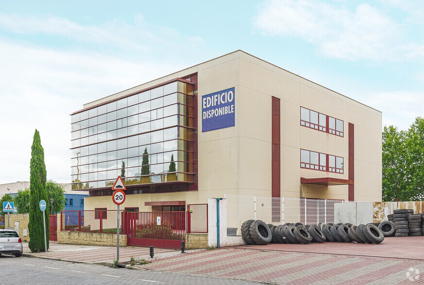 Avenida Italia, 10, Coslada, Madrid for sale - Primary Photo - Image 1 of 38