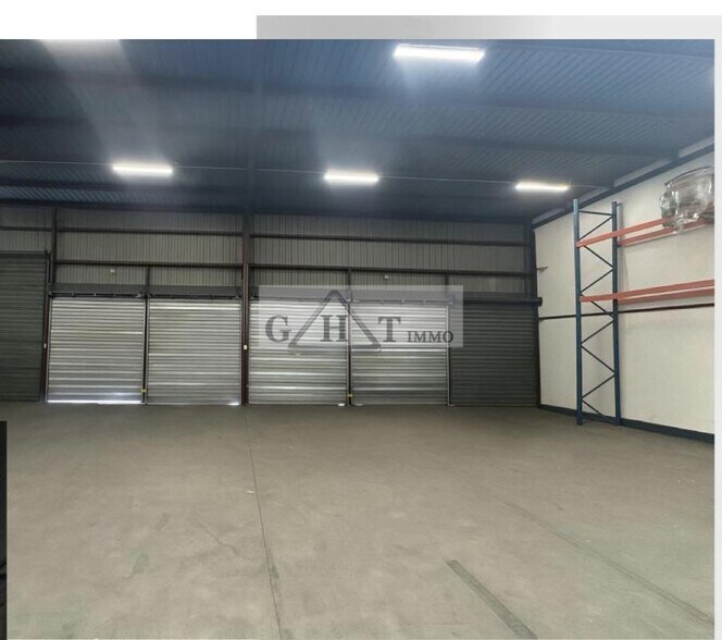 Industrial in Villeneuve-la-Garenne to rent - Interior Photo - Image 2 of 3