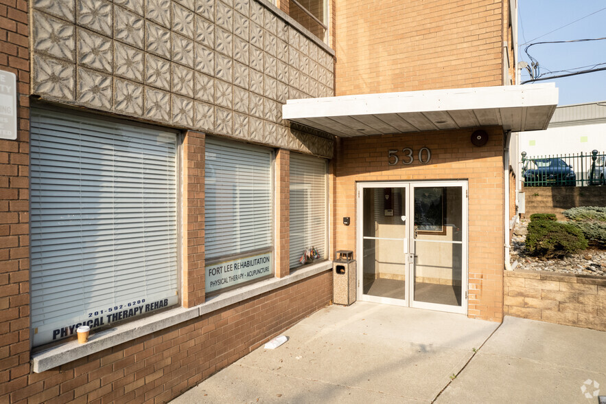 530 Main St, Fort Lee, NJ for rent - Building Photo - Image 3 of 5