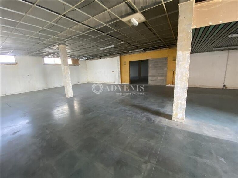 Light Industrial in Neuilly-Plaisance to rent - Building Photo - Image 2 of 12