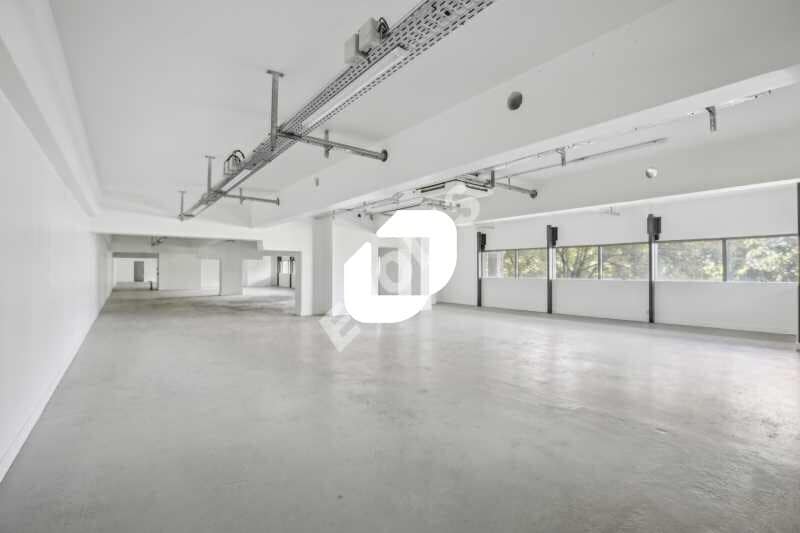 Office in Pantin to rent Interior Photo- Image 1 of 17