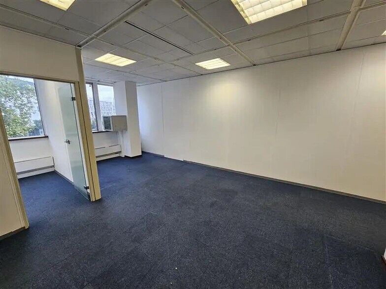 Office in Maisons-Alfort to rent - Interior Photo - Image 1 of 6