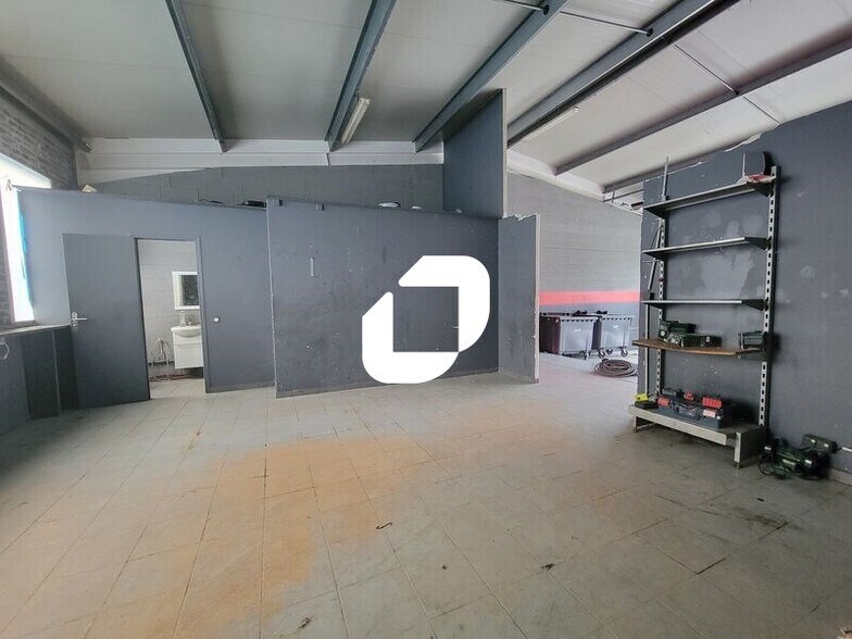 Light Industrial in Linas to rent - Building Photo - Image 3 of 7