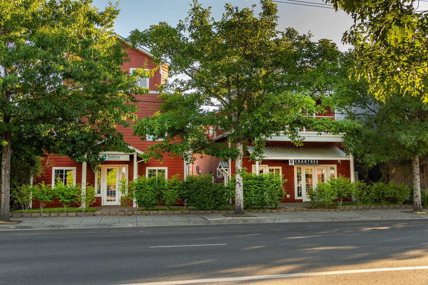 626 NW Arizona Ave, Bend, OR for sale - Primary Photo - Image 1 of 31