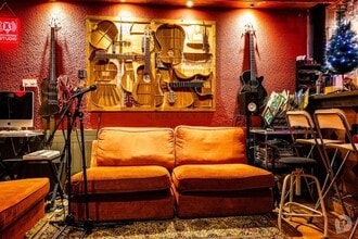 Retail in Barcelona, Barcelona to rent Interior Photo- Image 2 of 15