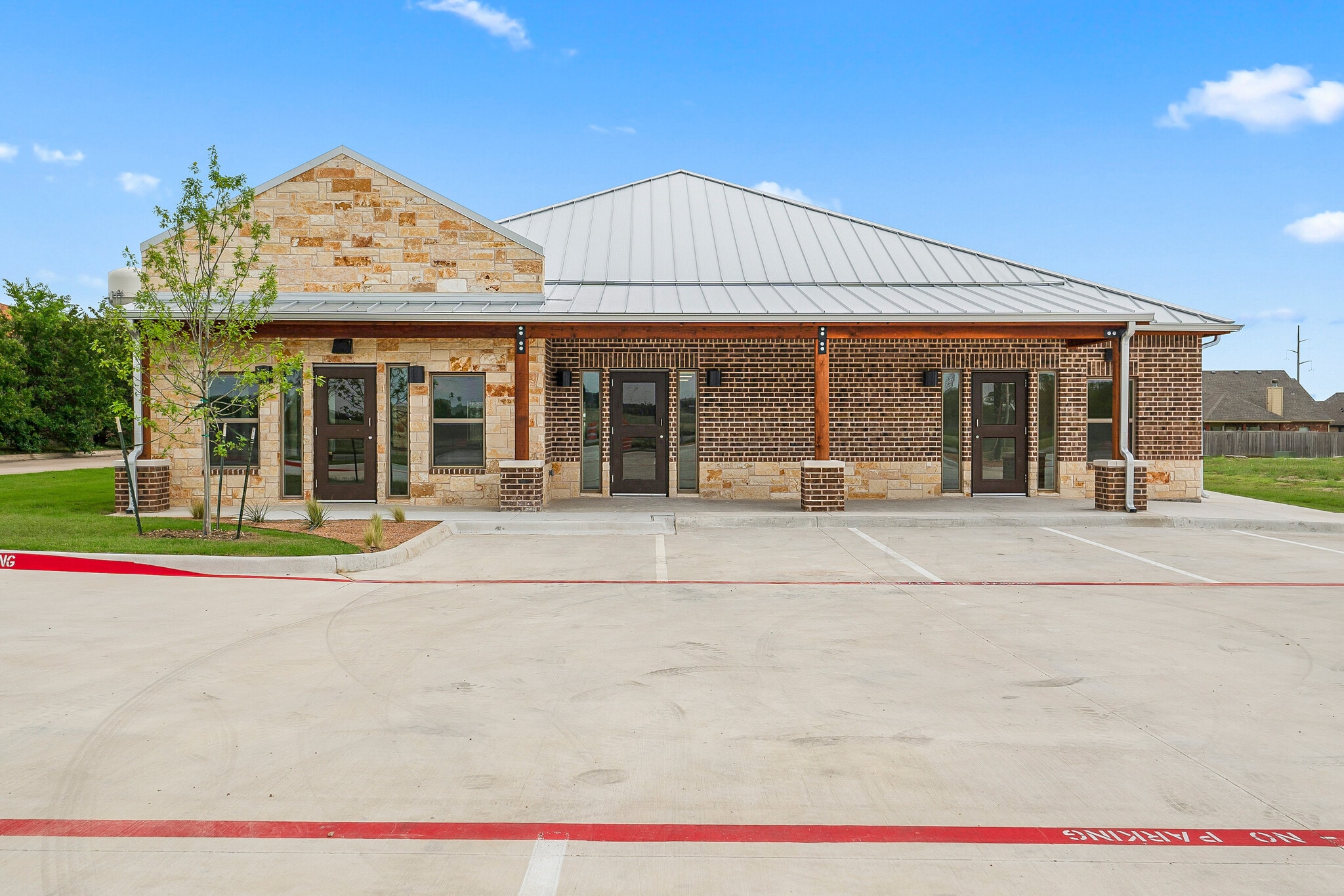 1660 W Chapman Dr, Sanger, TX to rent Building Photo- Image 1 of 6