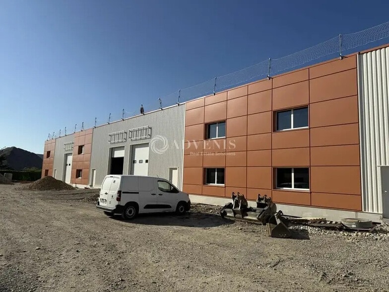 Light Industrial in Chassieu to rent - Building Photo - Image 2 of 7