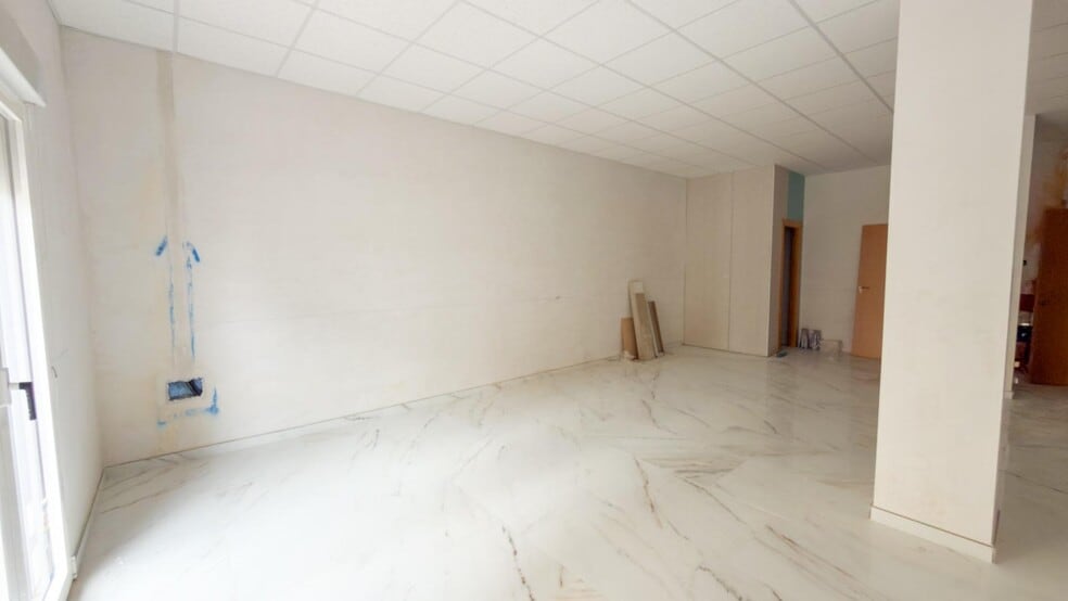 Retail in Cieza to rent - Interior Photo - Image 1 of 4