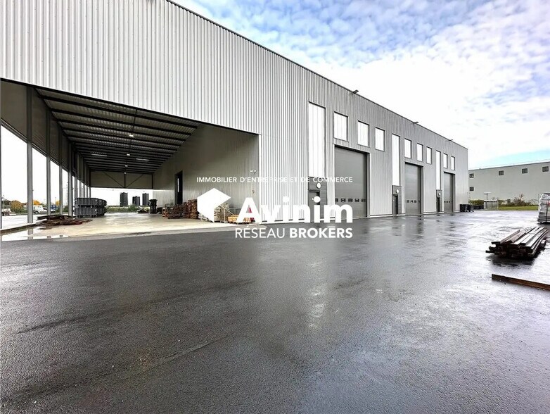 Industrial in Meaux to rent - Building Photo - Image 1 of 16