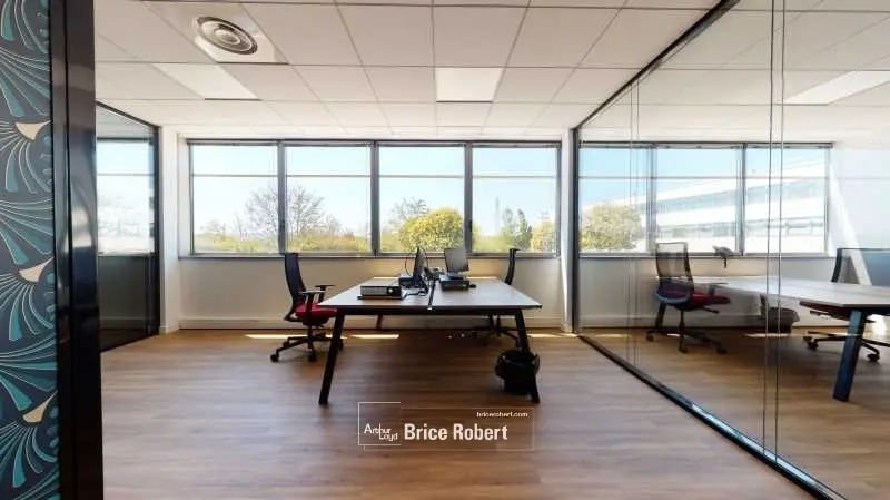 Office in Dardilly to rent Interior Photo- Image 1 of 9