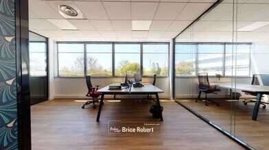 Office in Dardilly to rent Interior Photo- Image 1 of 9