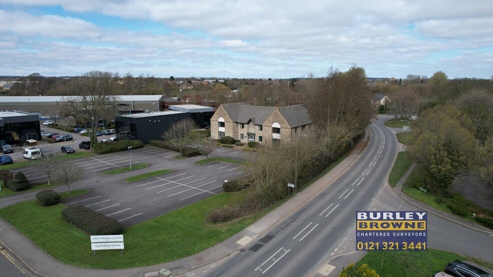 Stanton Harcourt Rd, Witney to rent - Building Photo - Image 2 of 13