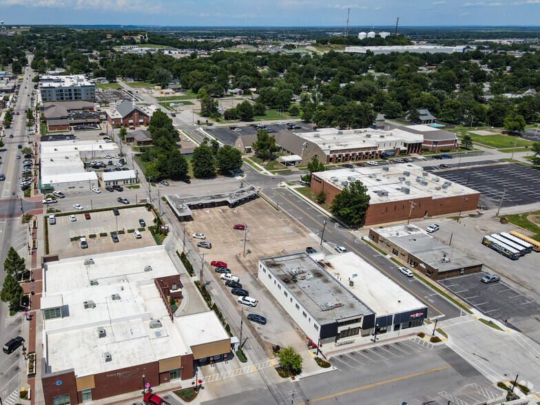 118 E Commercial St, Broken Arrow, OK for rent - Aerial - Image 3 of 3