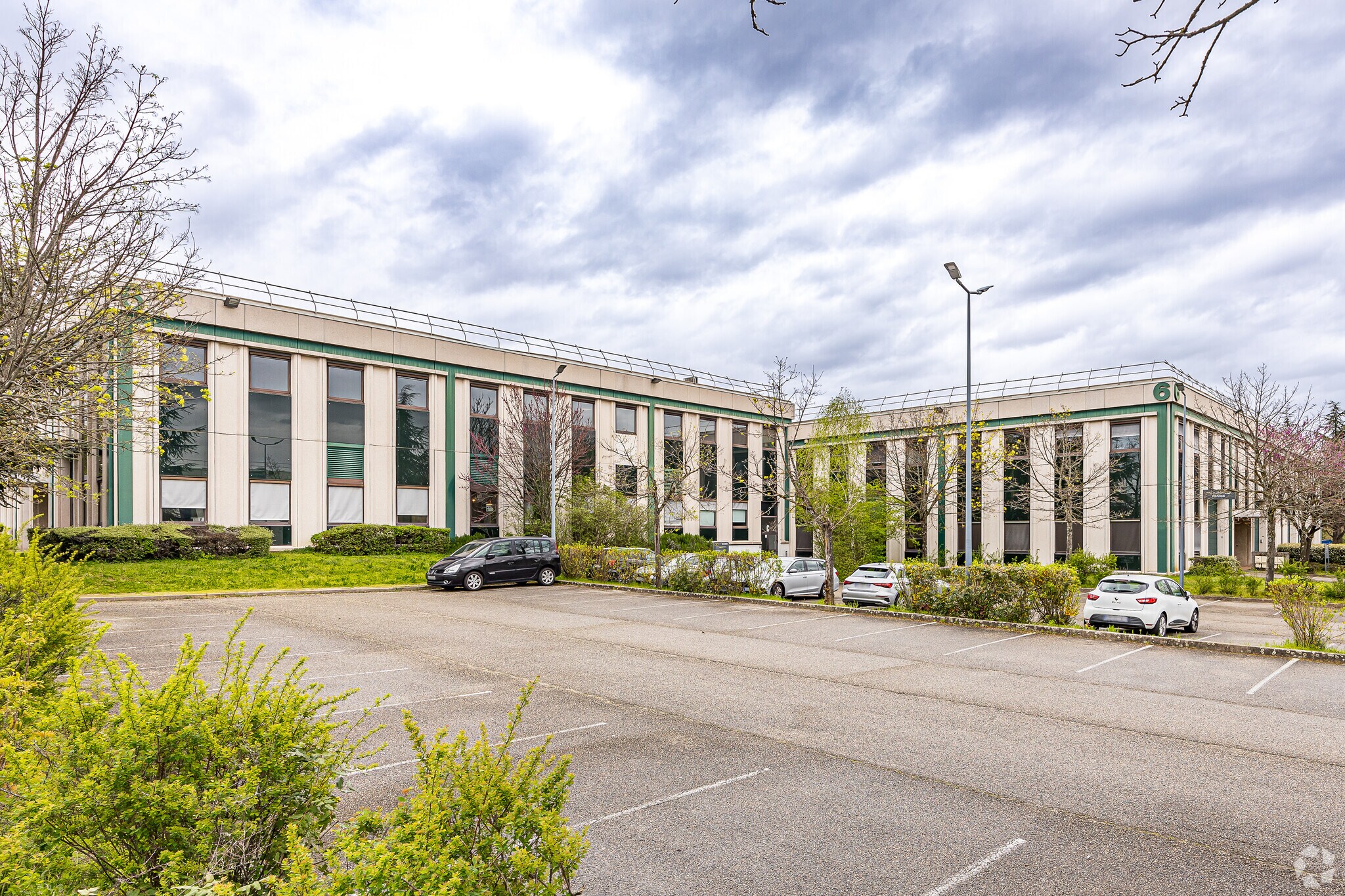 Light Industrial in Limonest to rent Primary Photo- Image 1 of 3