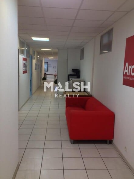 Office in Meyzieu to rent - Building Photo - Image 3 of 41
