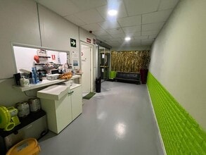 Retail in Madrid, Madrid to rent Interior Photo- Image 2 of 13