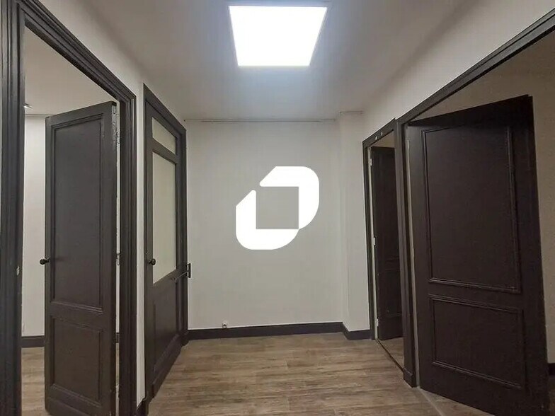 Office in Bordeaux to rent - Interior Photo - Image 3 of 10