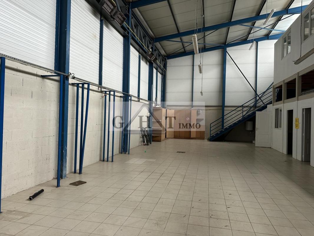 Industrial in Montfermeil to rent Interior Photo- Image 1 of 7