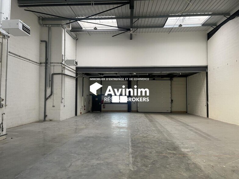 Industrial in Villeneuve La Garenne to rent - Interior Photo - Image 1 of 4