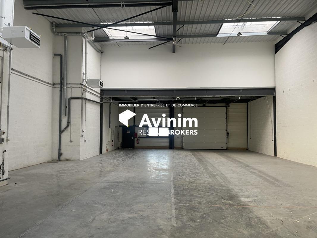 Industrial in Villeneuve La Garenne to rent Interior Photo- Image 1 of 5