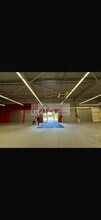 Retail in Ballainvilliers to rent Interior Photo- Image 2 of 2
