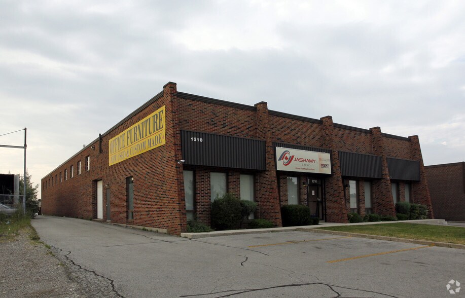 1310 Aimco Blvd, Mississauga, ON for sale - Primary Photo - Image 1 of 1