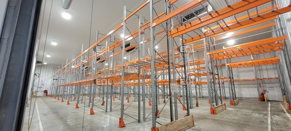 Industrial in Corbas to rent - Interior Photo - Image 3 of 9