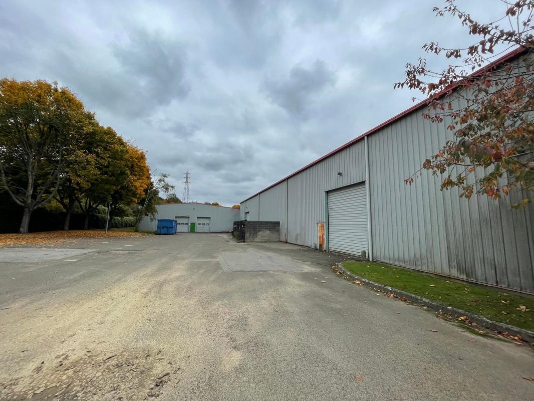 Industrial in Trappes to rent Building Photo- Image 1 of 8