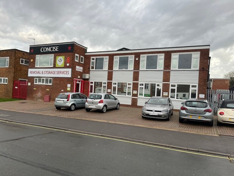 8 Arnside Rd, Waterlooville for sale - Building Photo - Image 1 of 3