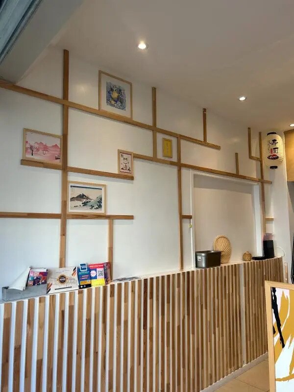 Retail in Bordeaux to rent Interior Photo- Image 1 of 5