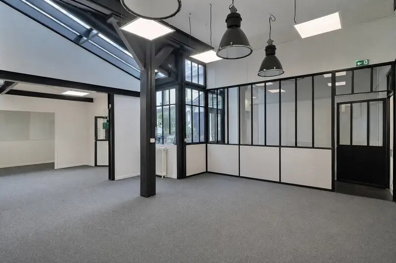 Office in Paris for sale Building Photo- Image 1 of 14