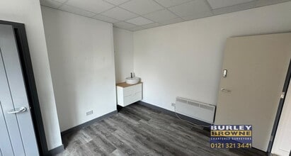 76 Walsall Rd, Sutton Coldfield for sale Interior Photo- Image 2 of 7