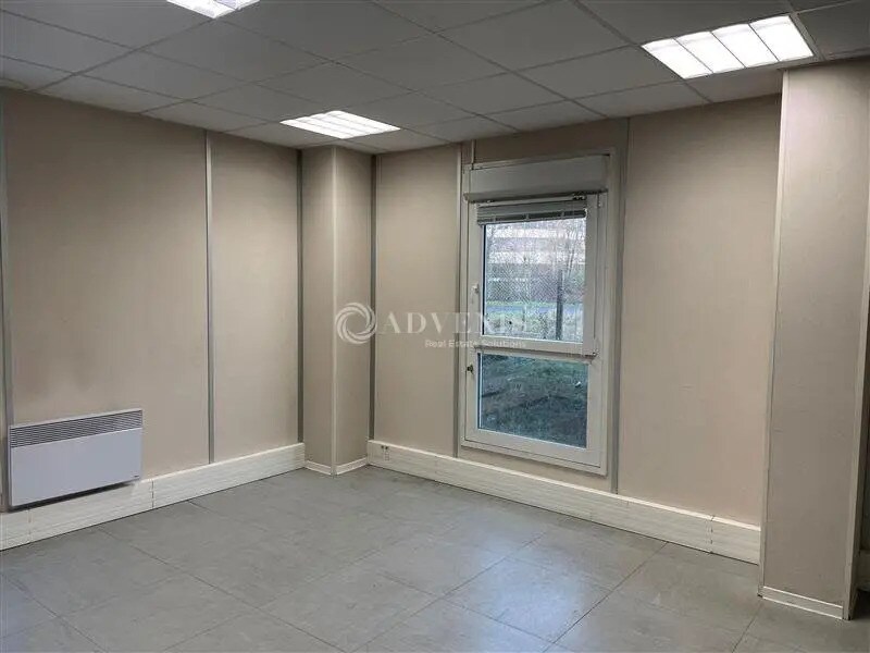 Location Bureaux 181 m² - Photo 1