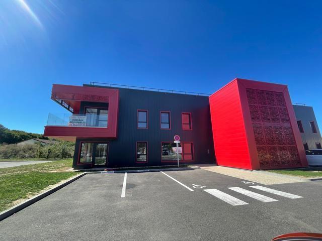 Location Bureaux 248 m² - Photo 1