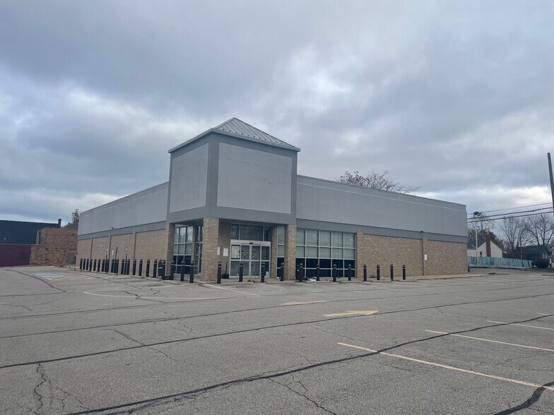 2709 Broadway, Lorain, OH for sale - Building Photo - Image 1 of 6