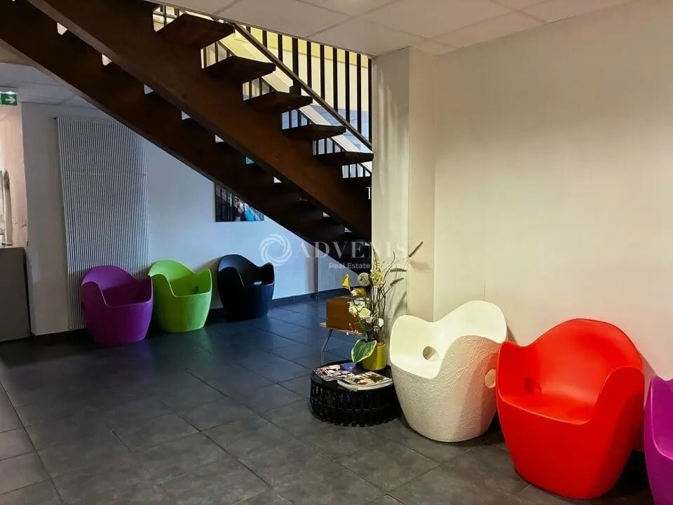 Vente Bureaux 1 900 m² - Photo 1