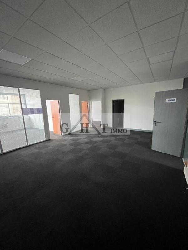 Office in Saint-Ouen-sur-Seine to rent Building Photo- Image 1 of 10