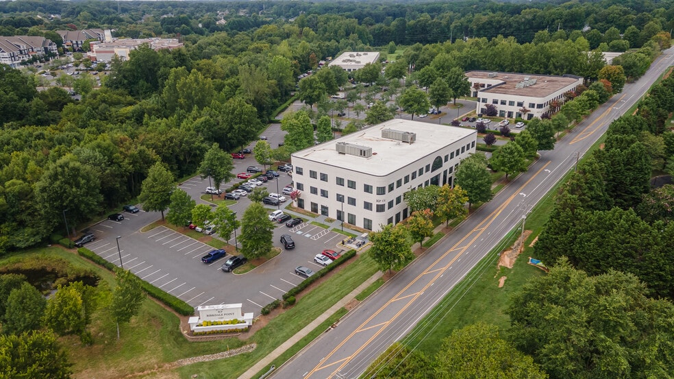 8900 NorthPointe Executive Park Dr, Huntersville, NC for rent - Building Photo - Image 3 of 10