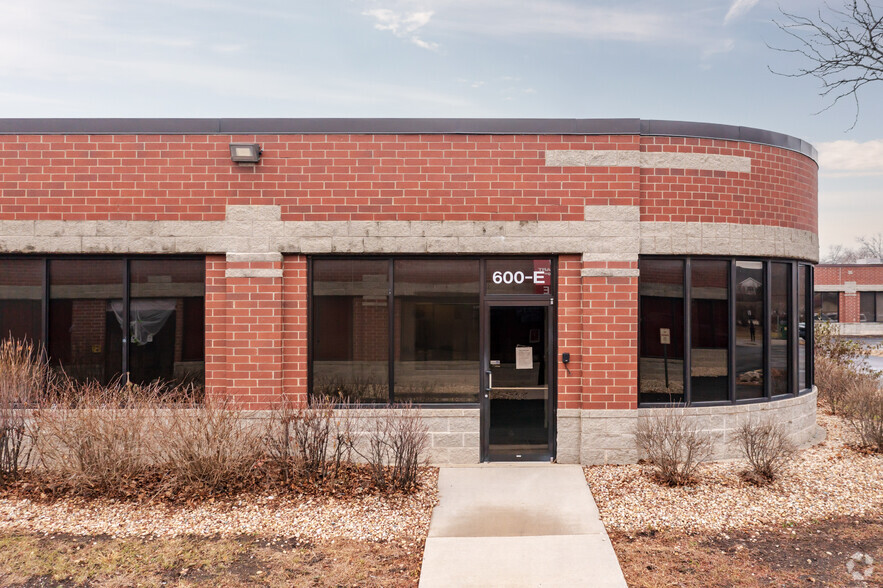 620-630 Tollgate Rd, Elgin, IL for rent - Building Photo - Image 3 of 7