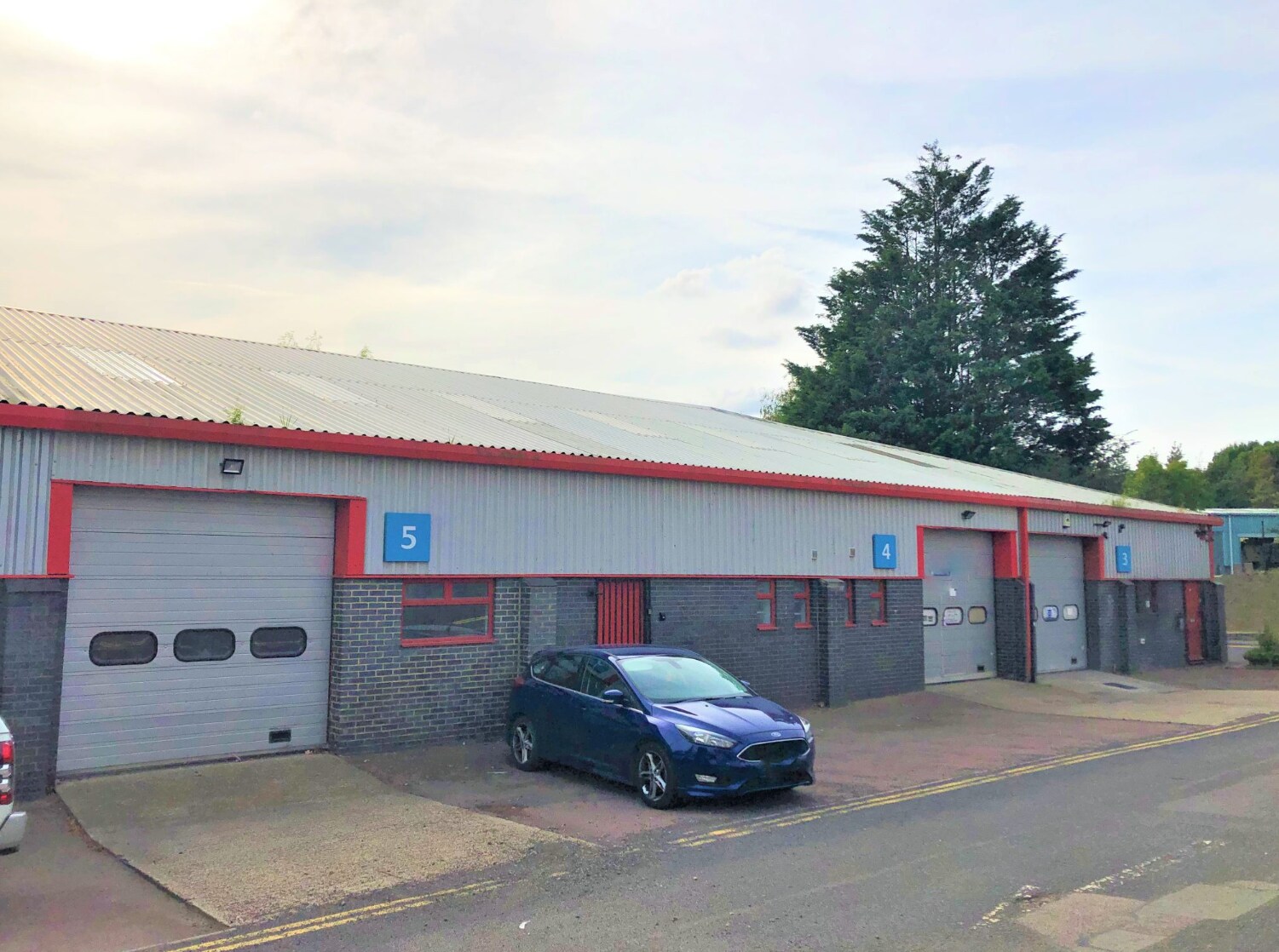 Henwood, Ashford to rent Building Photo- Image 1 of 3