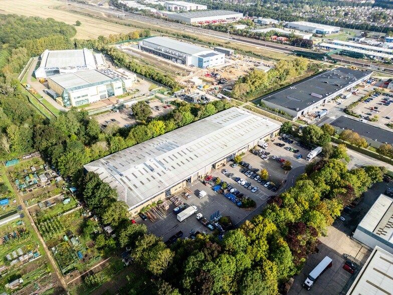 Stirling Way, Peterborough to rent - Building Photo - Image 2 of 3