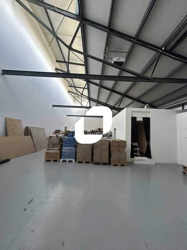Light Industrial in Saint-Denis to rent Interior Photo- Image 1 of 11