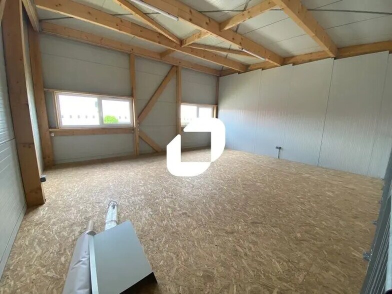 6 Avenue Louis Pasteur, Maurepas to rent - Interior Photo - Image 3 of 7