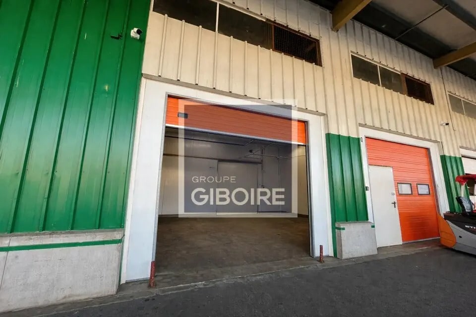 Location Entrepôt 118 m² - Photo 1