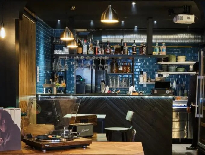 Retail in Paris for sale Interior Photo- Image 1 of 8