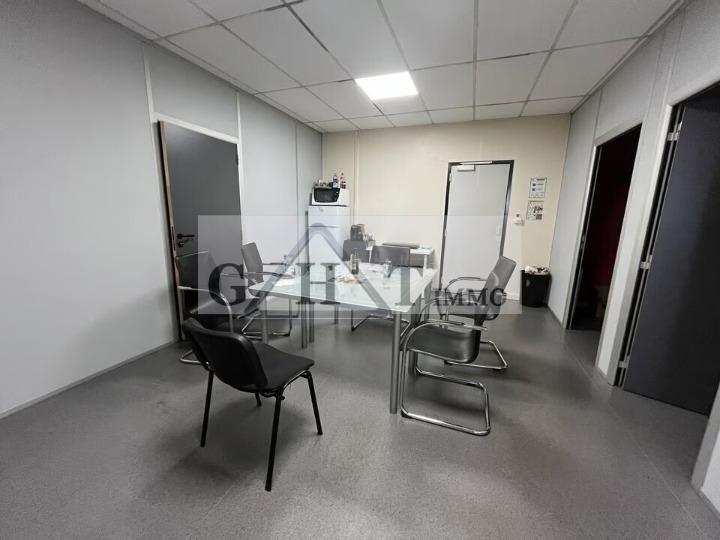 Industrial in Gonesse to rent - Interior Photo - Image 2 of 4